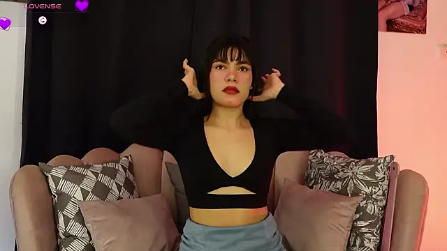 dakotacollins  online show from February 2, 9:14 pm