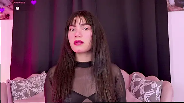 dakotacollins  online show from February 6, 9:00 pm