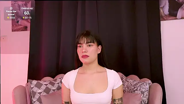 dakotacollins  online show from March 30, 1:18 am