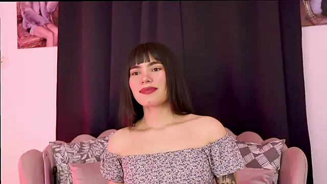 dakotacollins  online show from April 16, 2:23 am