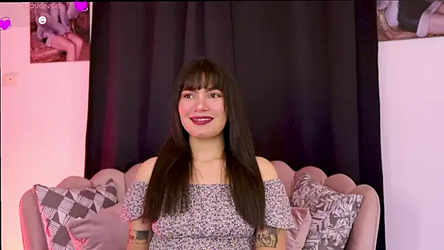 dakotacollins  online show from February 8, 8:28 pm