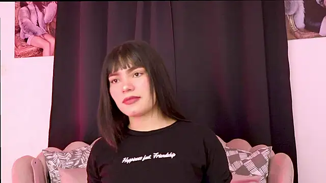 dakotacollins  online show from April 18, 1:30 am