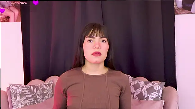 dakotacollins  online show from February 20, 12:51 am