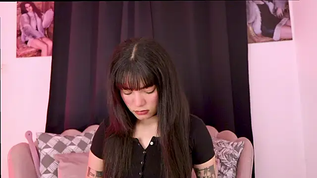dakotacollins  online show from May 18, 1:28 am
