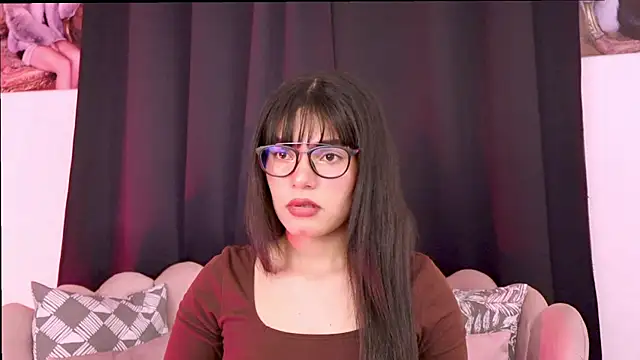 dakotacollins  online show from April 9, 2:57 am