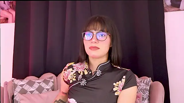 dakotacollins  online show from May 9, 1:53 am