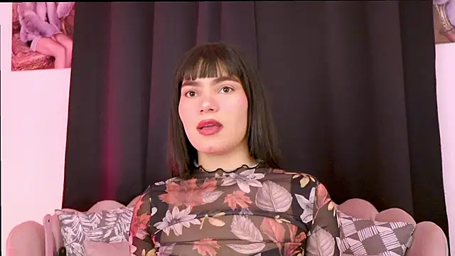 dakotacollins  online show from April 14, 2:27 am