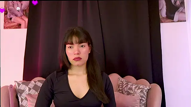 dakotacollins  online show from February 12, 9:03 pm