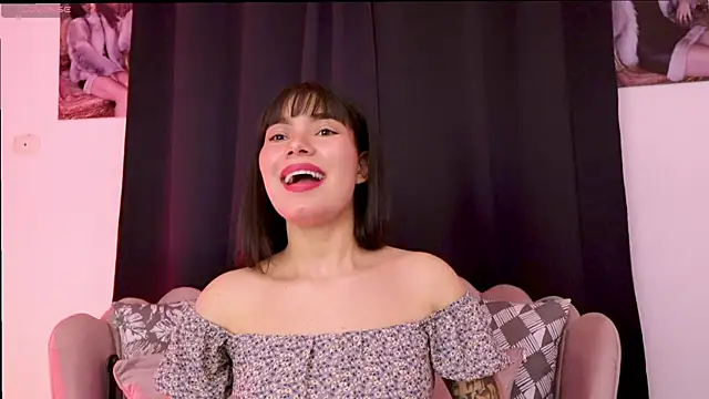 dakotacollins  online show from March 16, 6:17 am