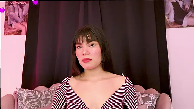 dakotacollins  online show from February 19, 1:24 am