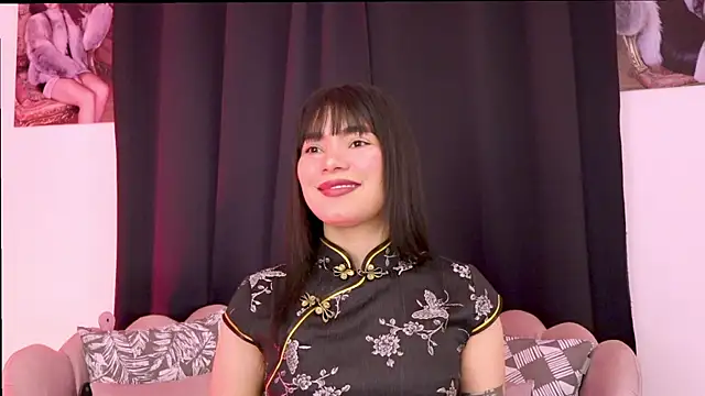 dakotacollins  online show from April 13, 3:21 am