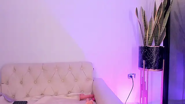 Snapshot of liorah_wolf chatting on February 25, 8:41 pm liorah wolf online show from February 25, 8:41 pm