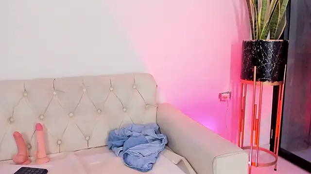 Snapshot of liorah_wolf chatting on February 28, 9:03 pm liorah wolf online show from February 28, 9:03 pm