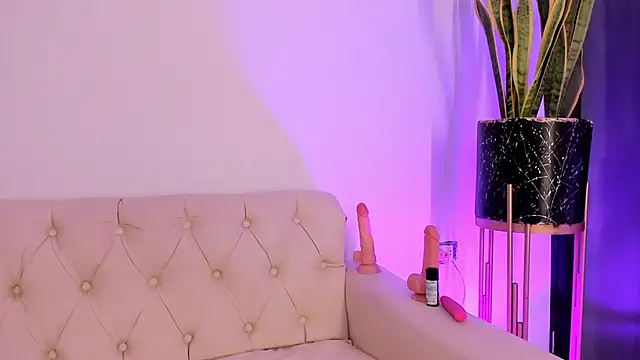 Snapshot of liorah_wolf chatting on February 12, 7:57 pm liorah wolf online show from February 12, 7:57 pm