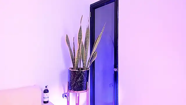 liorah wolf online show from March 13, 8:03 pm