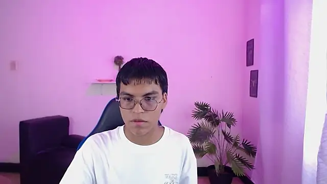 Maecum18 online show from March 31, 9:06 pm