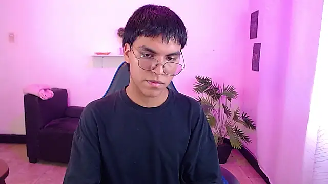 Maecum18 online show from April 13, 10:14 pm