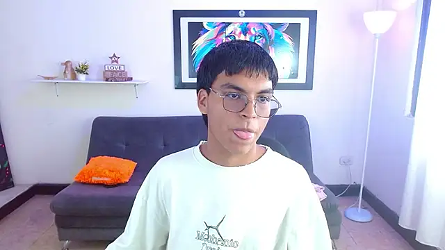 Maecum18 online show from April 14, 9:09 pm