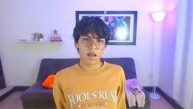 Maecum18 online show from February 23, 9:26 pm