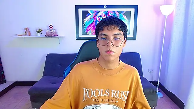 Maecum18 online show from May 4, 8:55 pm