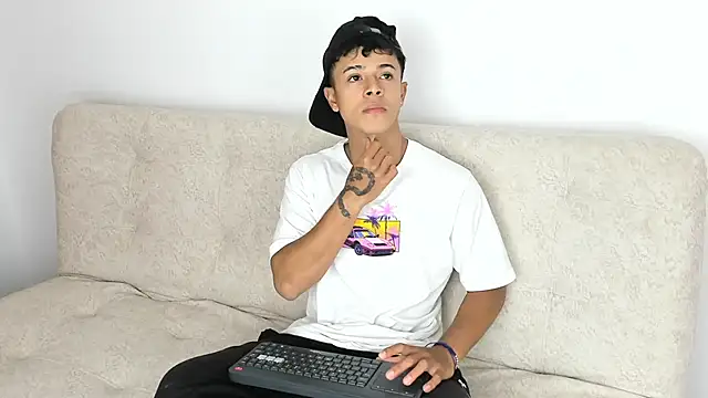 Snapshot of _Alex_Colton chatting on February 2, 10:42 pm Alex Colton online show from February 2, 10:42 pm