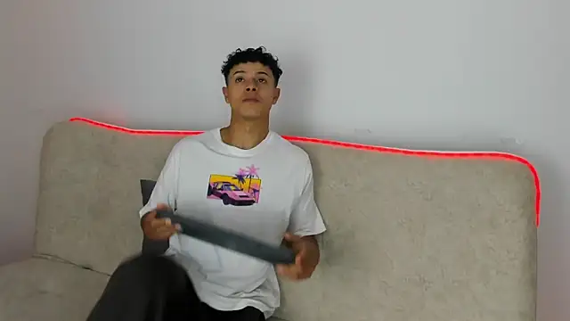  Alex Colton online show from April 5, 10:05 pm