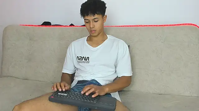  Alex Colton online show from April 15, 10:21 pm