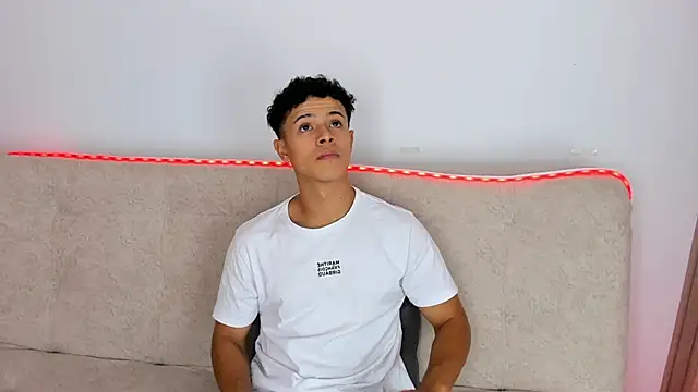  Alex Colton online show from April 8, 10:11 pm