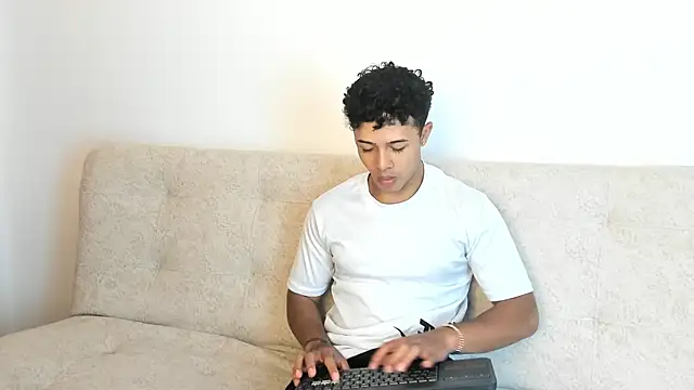 Snapshot of _Alex_Colton chatting on February 13, 10:10 pm Alex Colton online show from February 13, 10:10 pm