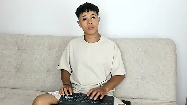 Snapshot of _Alex_Colton chatting on February 19, 10:18 pm Alex Colton online show from February 19, 10:18 pm