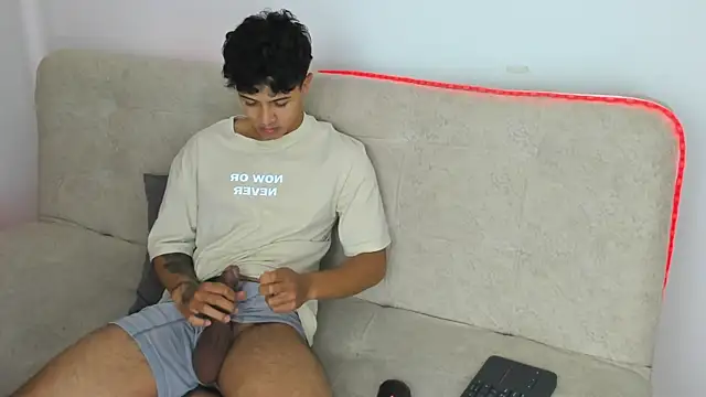  Alex Colton online show from June 4, 10:14 pm