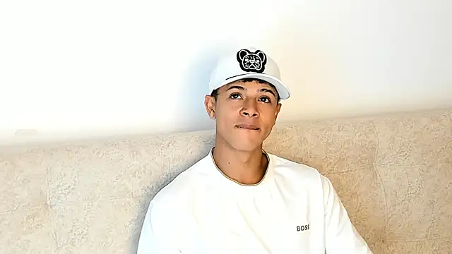 Snapshot of _Alex_Colton chatting on February 9, 10:19 pm Alex Colton online show from February 9, 10:19 pm