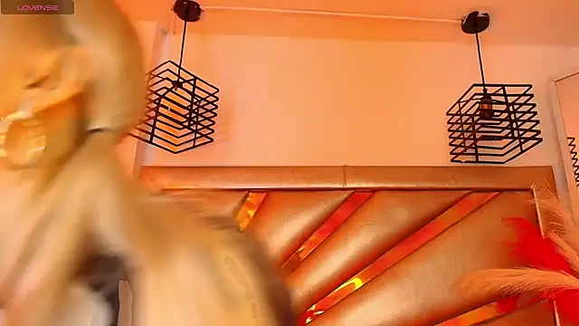 Mariluu  online show from March 6, 2:01 pm