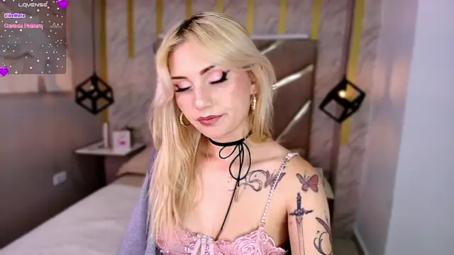 Mariluu  online show from April 17, 1:25 pm