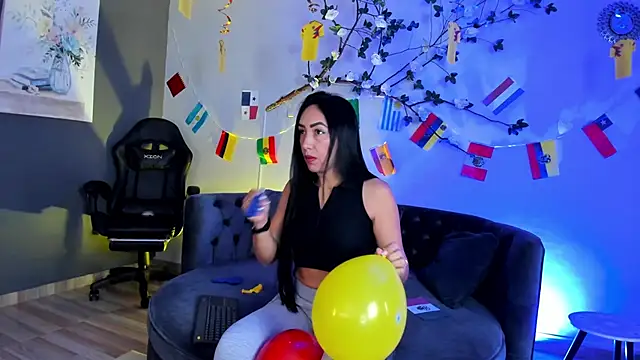 Mia Davis   online show from June 13, 11:52 am