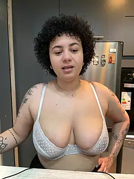 Snapshot of BabyChanntal chatting on February 17, 2:36 pm BabyChanntal online show from February 17, 2:36 pm