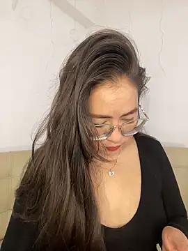 alisbloom online show from February 19, 6:05 pm