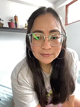 alisbloom online show from February 5, 6:04 pm