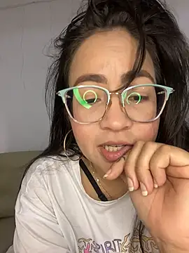 alisbloom online show from February 22, 5:10 am