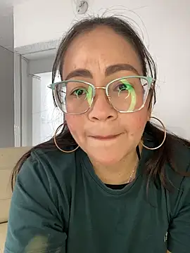 alisbloom online show from February 9, 6:06 pm