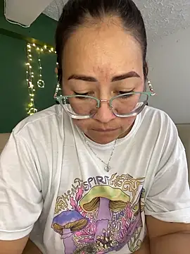 alisbloom online show from March 18, 6:09 pm