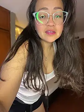 alisbloom online show from April 10, 6:37 pm