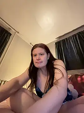 Snapshot of JulietteLatte chatting on February 22, 10:44 pm JulietteLatte online show from February 22, 10:44 pm