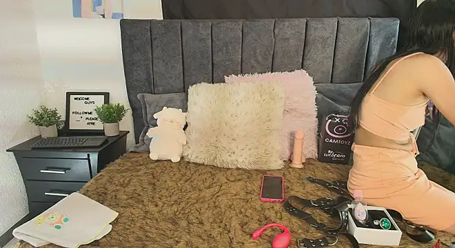 Petite pepper online show from February 26, 7:47 pm