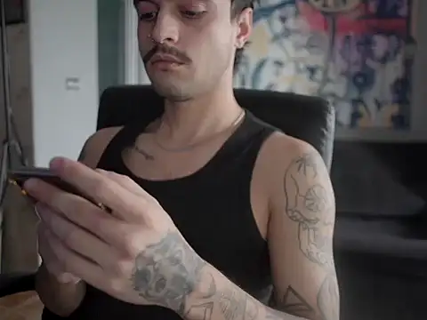 Snapshot of favdealer chatting on February 7, 2:03 pm favdealer online show from February 7, 2:03 pm