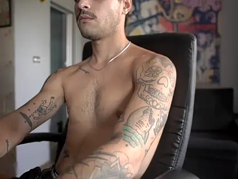 Snapshot of favdealer chatting on February 20, 2:52 pm favdealer online show from February 20, 2:52 pm