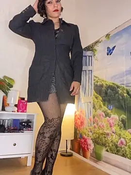 eva luz online show from April 14, 12:10 pm