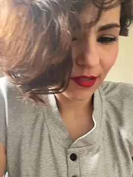 eva luz online show from April 13, 1:59 pm