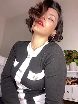 eva luz online show from April 8, 10:11 pm