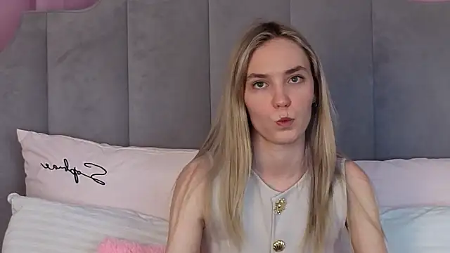 Snapshot of NikkiRyx chatting on June 11, 12:32 am NikkiRyx online show from June 11, 12:32 am